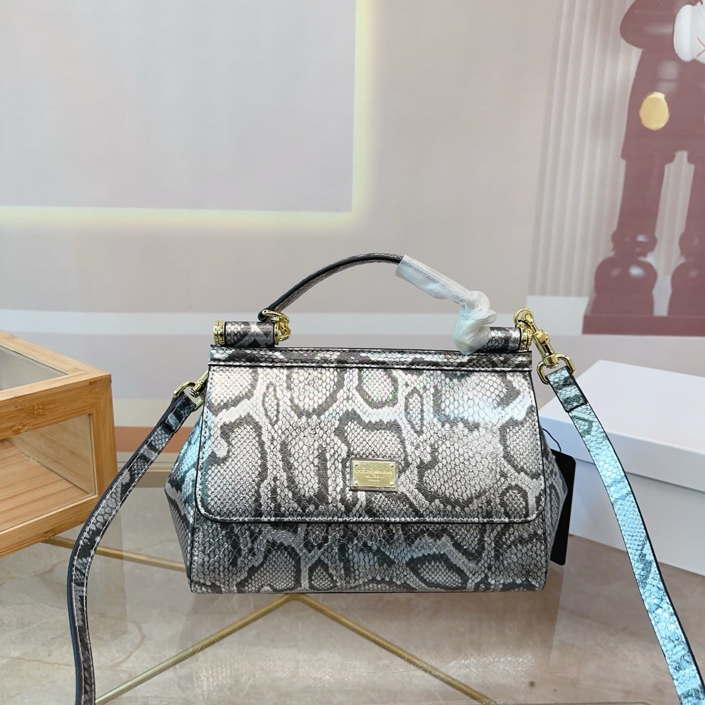 DG Dolce & Gabbana Elegant Retro Cross-Body Bag