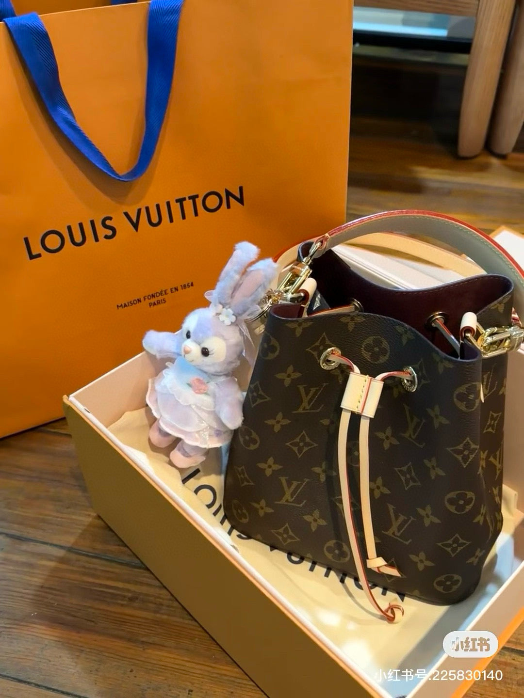 Adjustable NeonoeBB Bucket Bag for Versatile Style