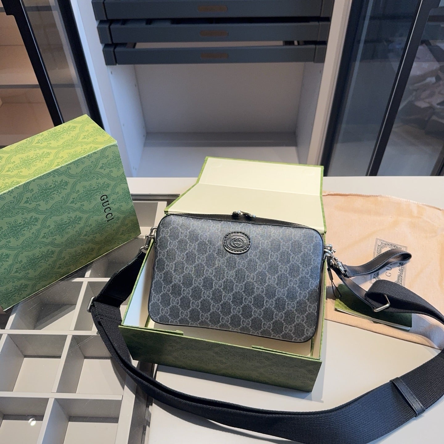 Gucci Camera Bag - Luxury Cowhide with Premium Hardware