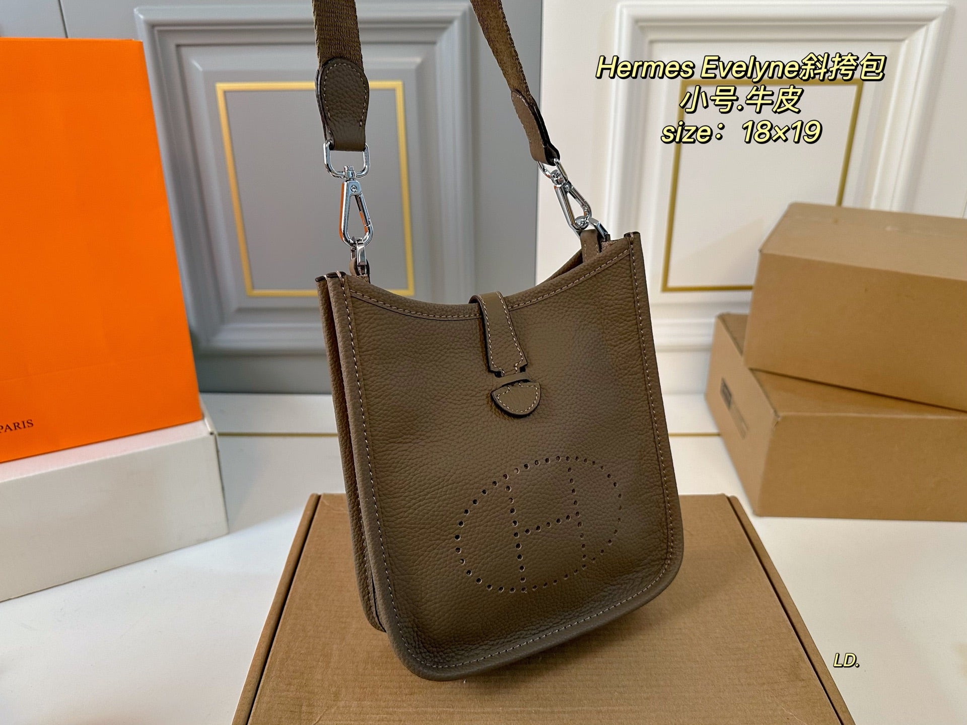 HERMES Evelyne Small Cowhide Crossbody Bag - Chic Summer Accessory