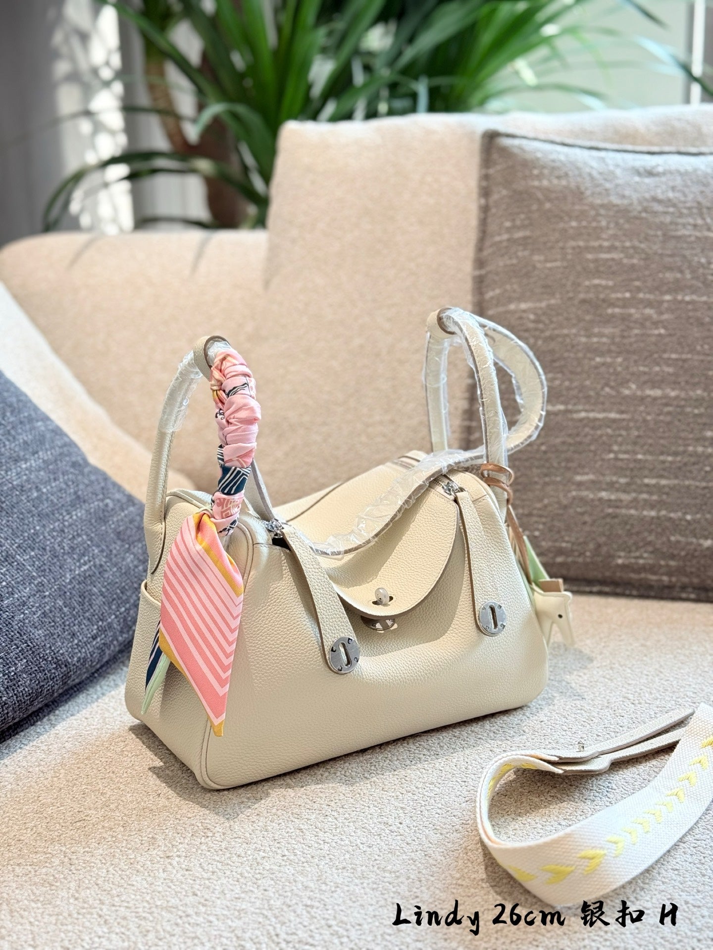 Hermes Lindy 26 - Snow White Silver Handbag