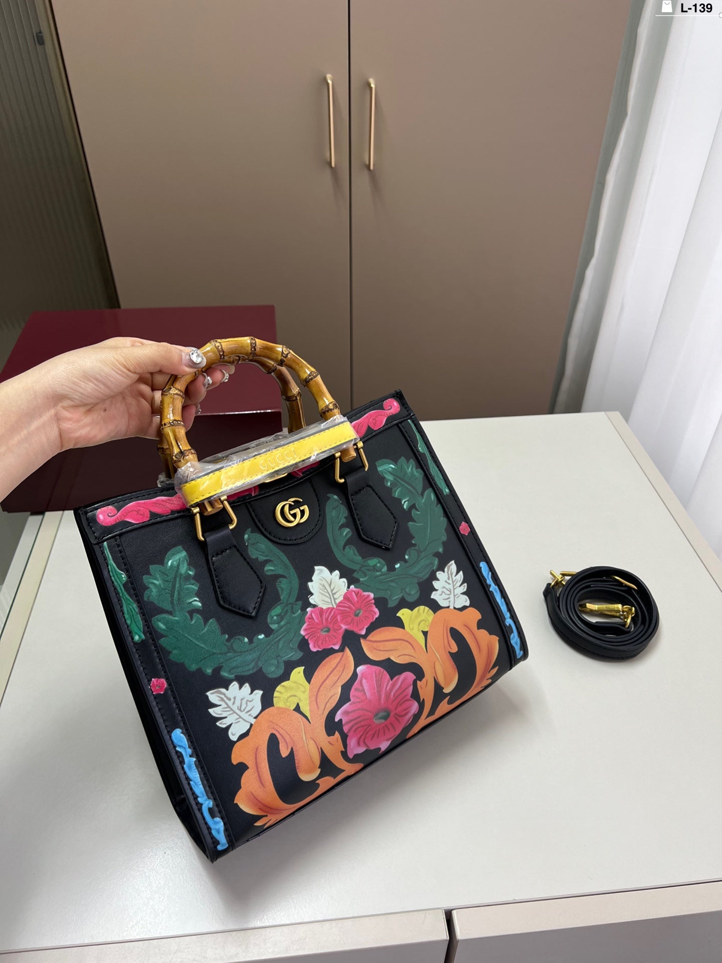 Gucci Bamboo Tote Bag - Elegant and Practical Style