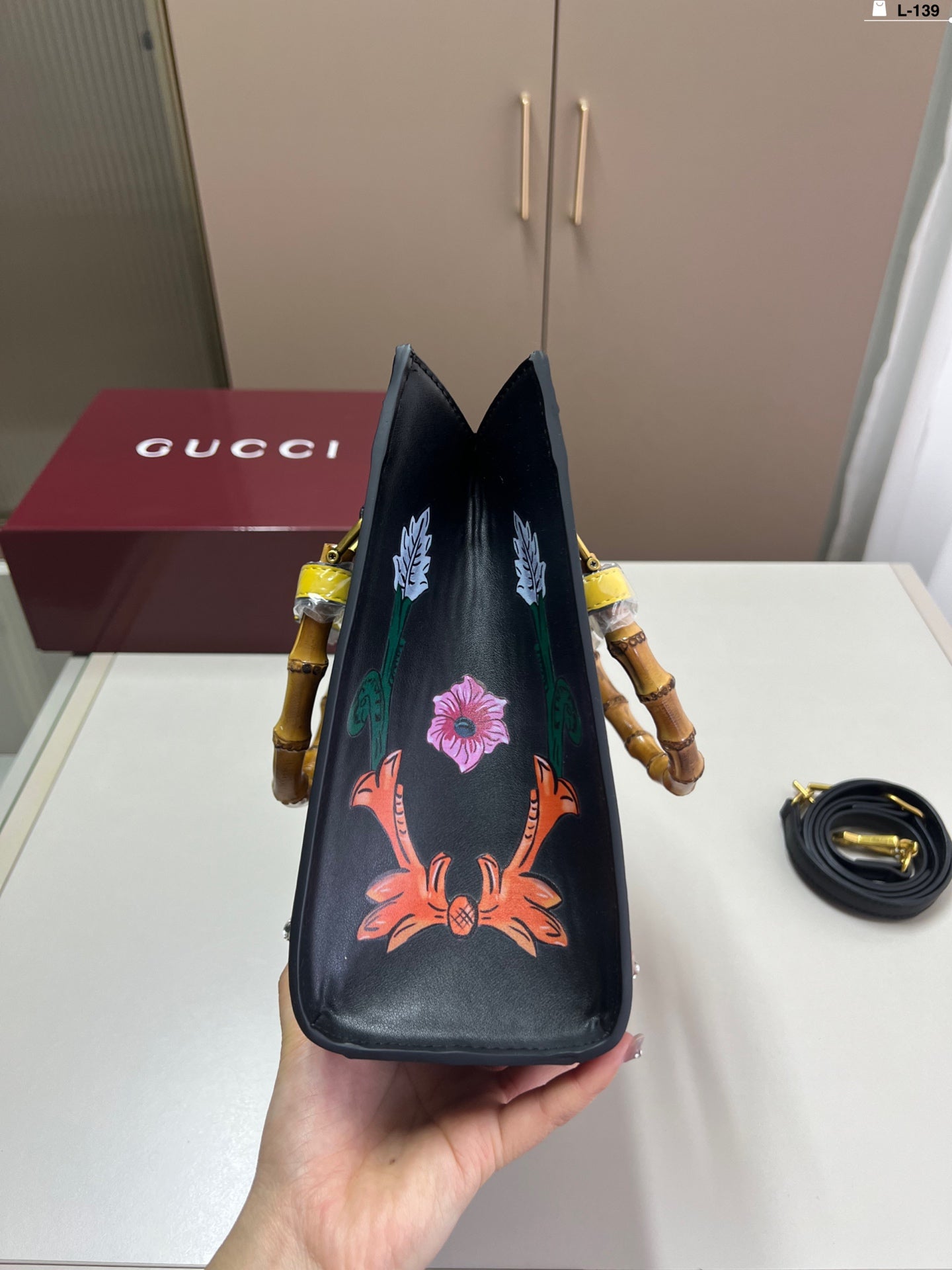 Gucci Bamboo Tote Bag - Elegant and Practical Style