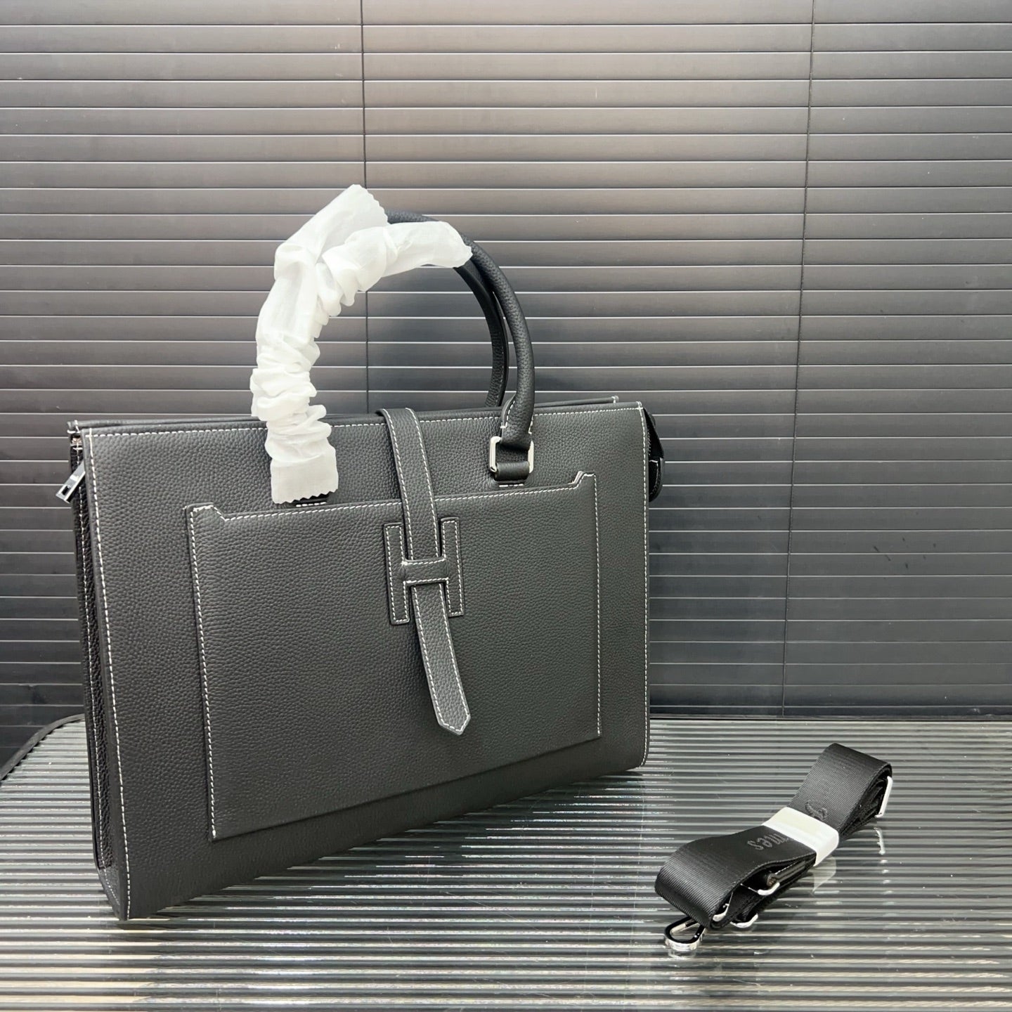 HermÃ¨s Men's Vegetable Leather Crossbody Briefcase - High-End Quality