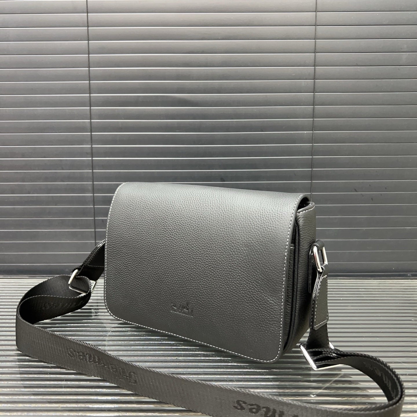 HermÃ¨s Men's Calfskin Messenger Bag - Classic & Versatile Crossbody