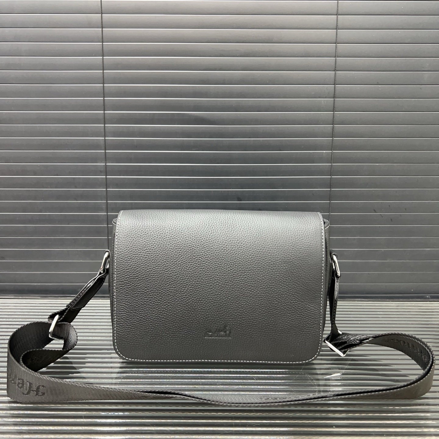 HermÃ¨s Men's Calfskin Messenger Bag - Classic & Versatile Crossbody