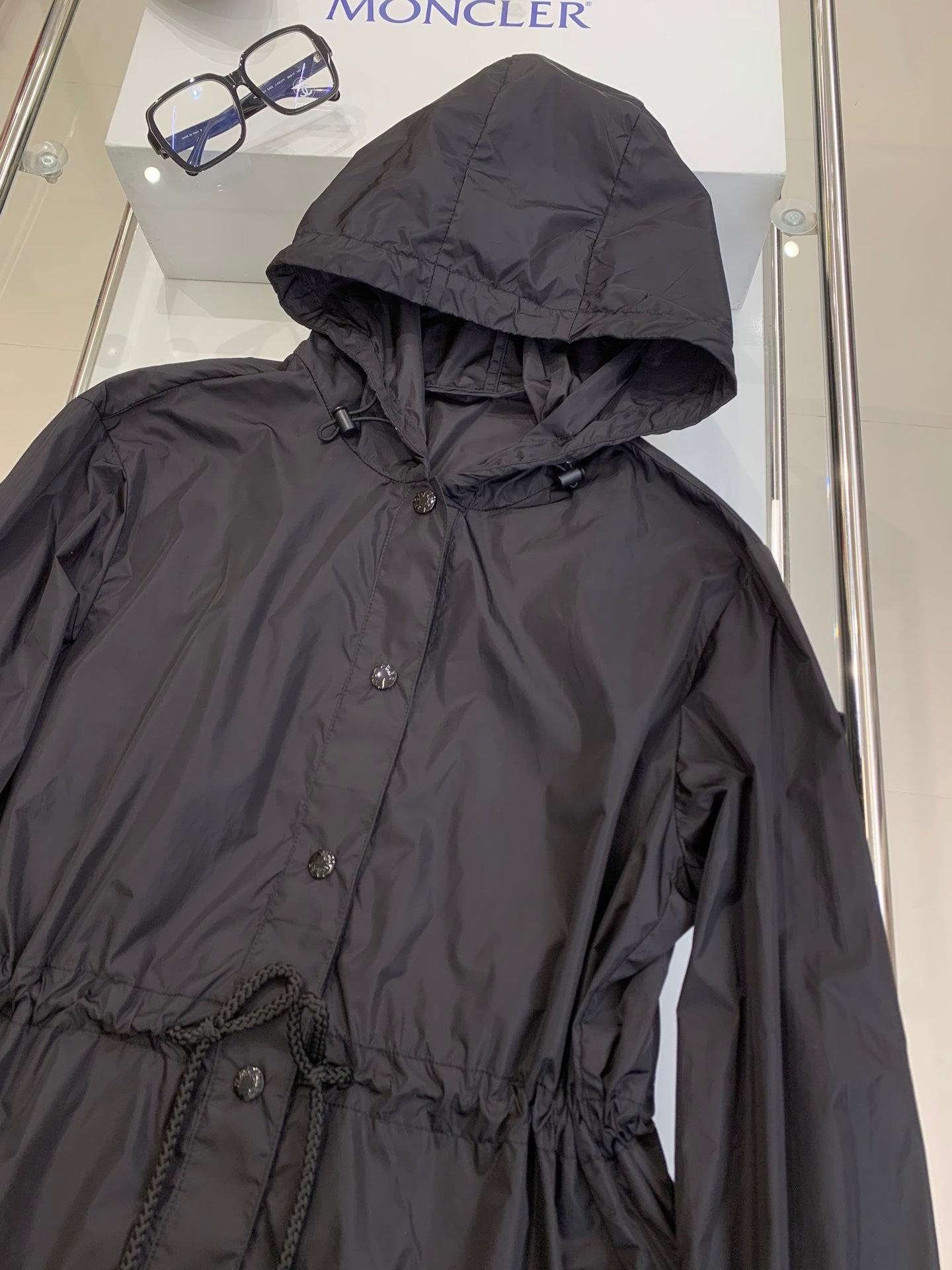 Moncler Rochebonne Women's Hooded Taffeta Jacket â€“ Elegant Everyday Wear