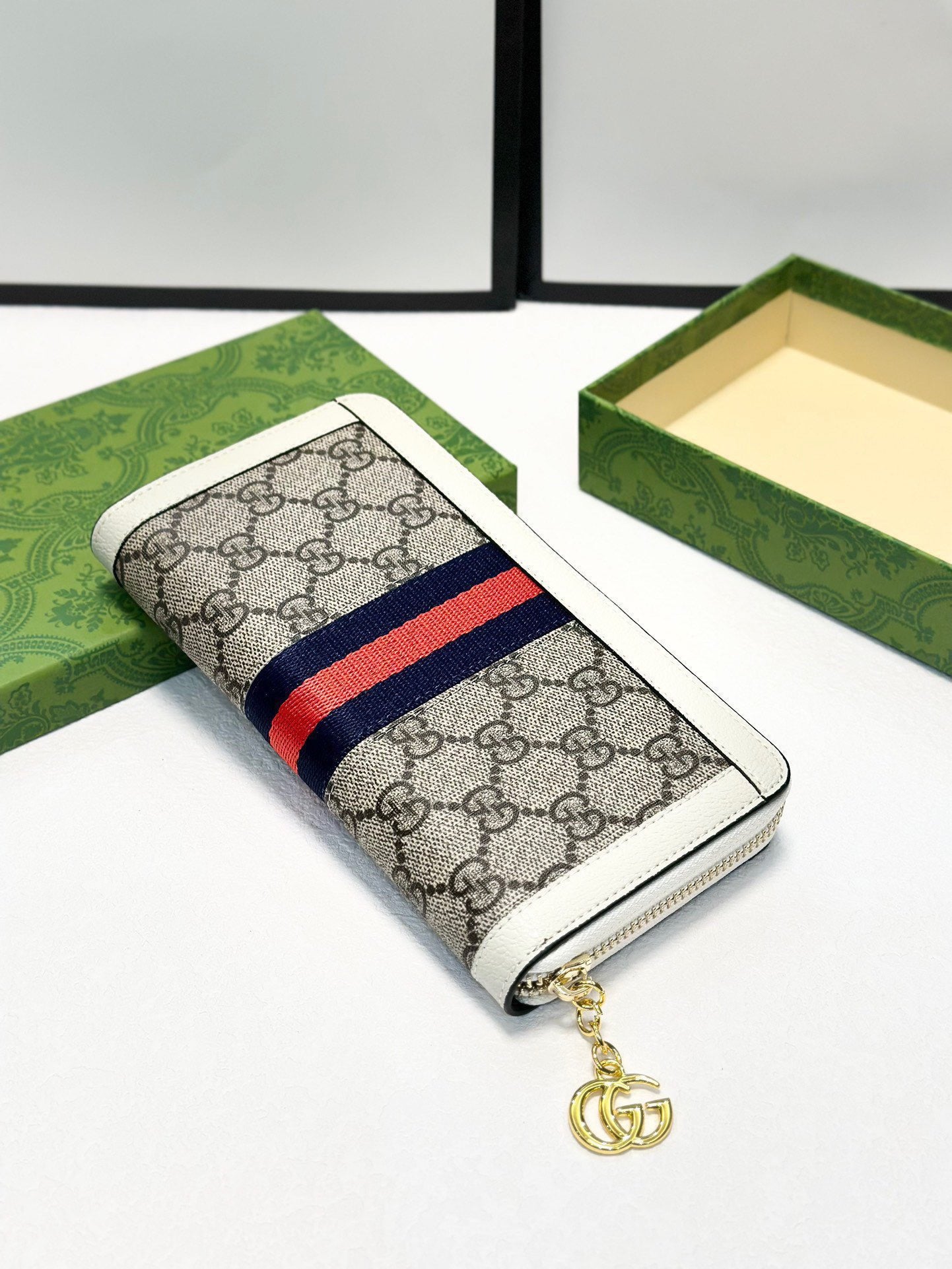 Gucci Blue and White Calf Leather Wallet - Ultra-Thin Design