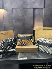 Burberry Classic Crossbody Bag - Versatile and Durable