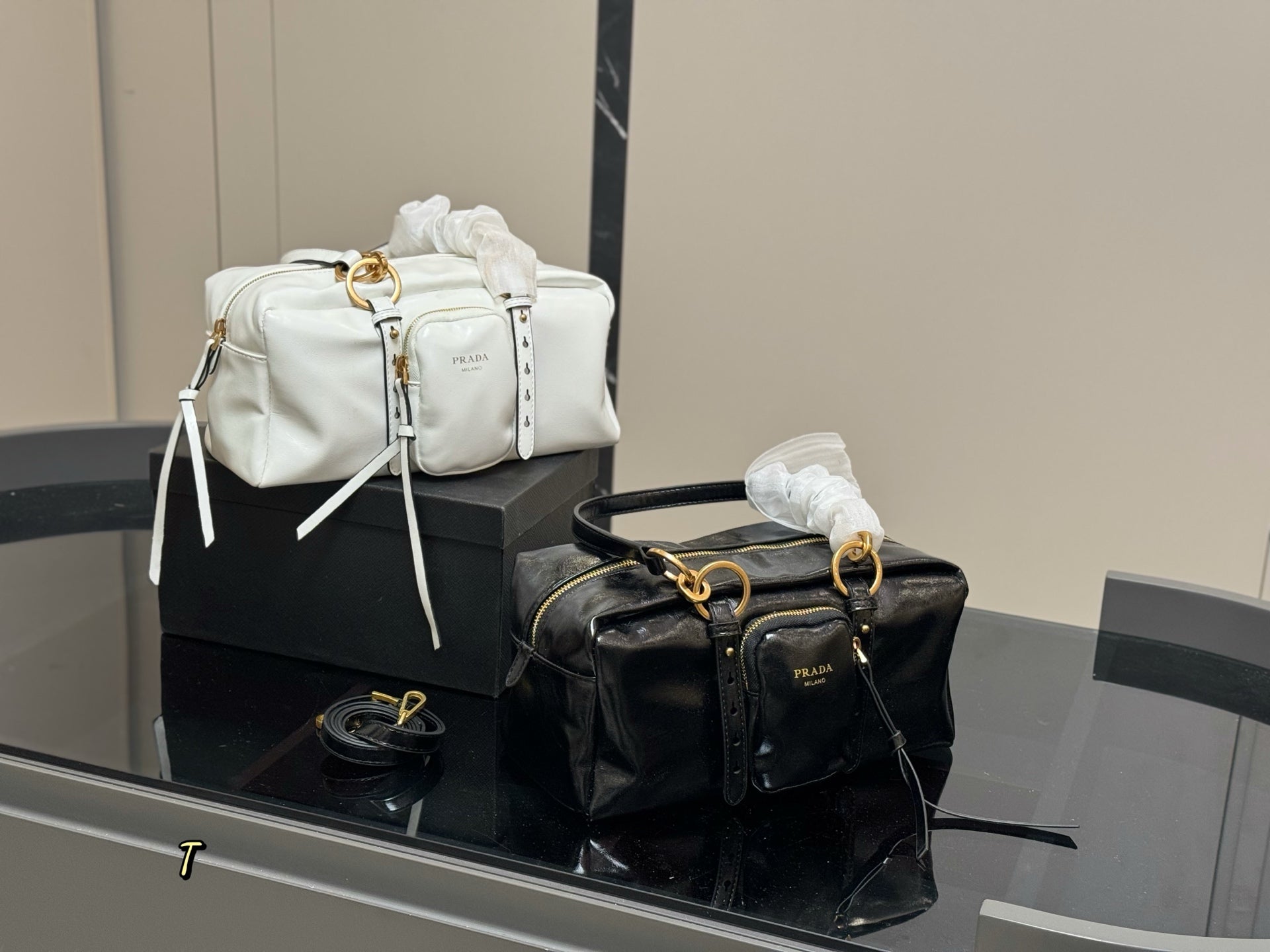 Luxury Prada Oil Wax Tote Bag - Perfect for Daily Commuting