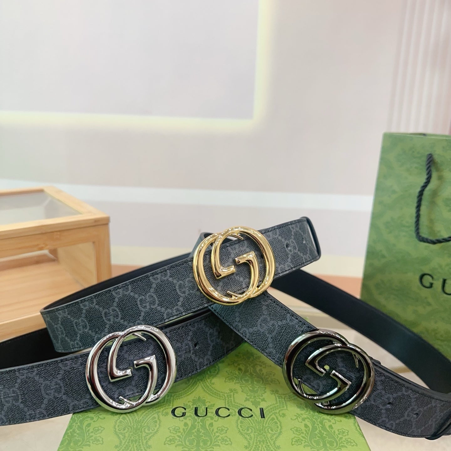 Gucci Retro Double-Sided Leather Belt with Steel Buckle