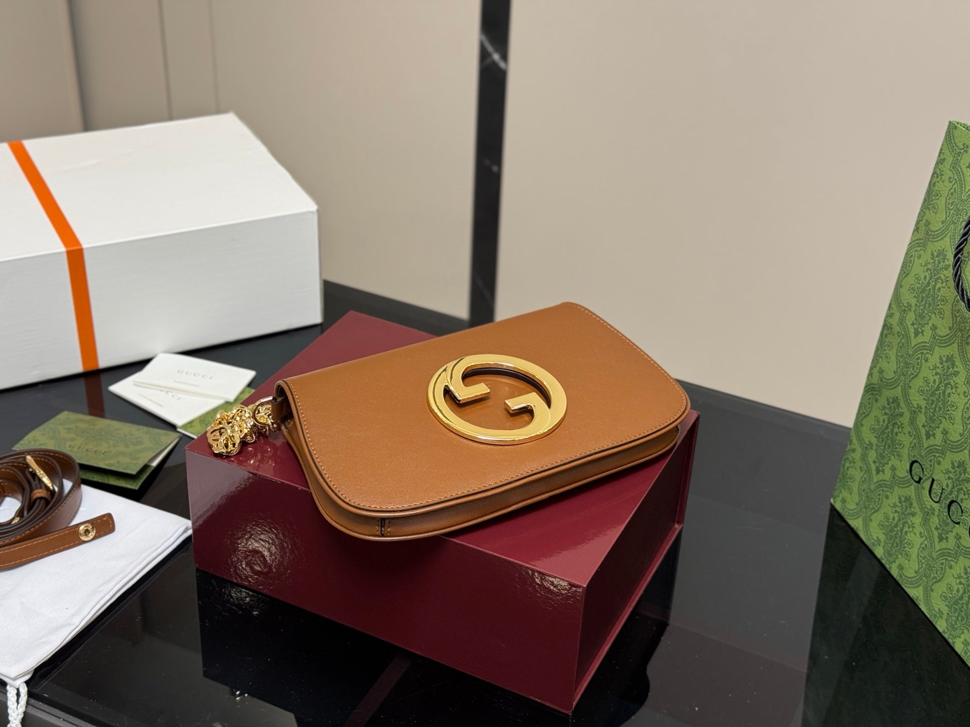 Gucci Blonedie Shoulder Bag - Stylish Folding Box Design