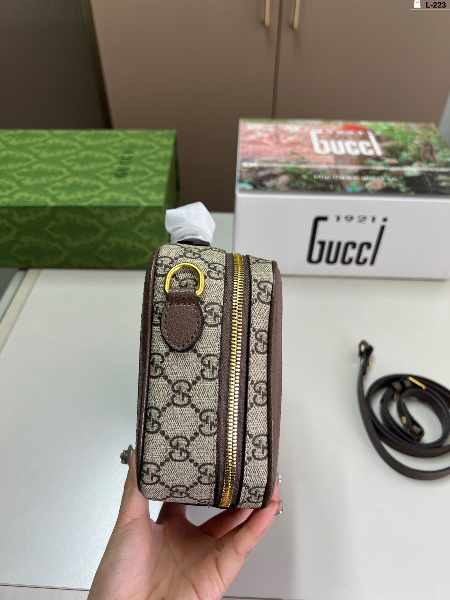 Gucci Camera Bag - Stylish and Practical for Everyday Use