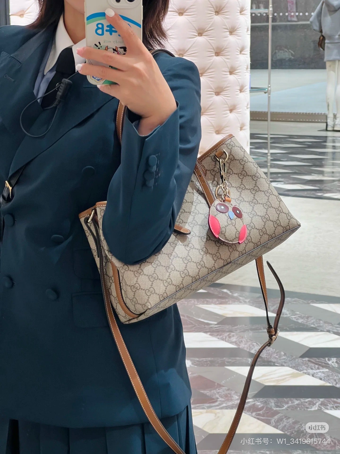 Gucci Daily Commute Hobo Bag - Sophisticated Everyday Accessory