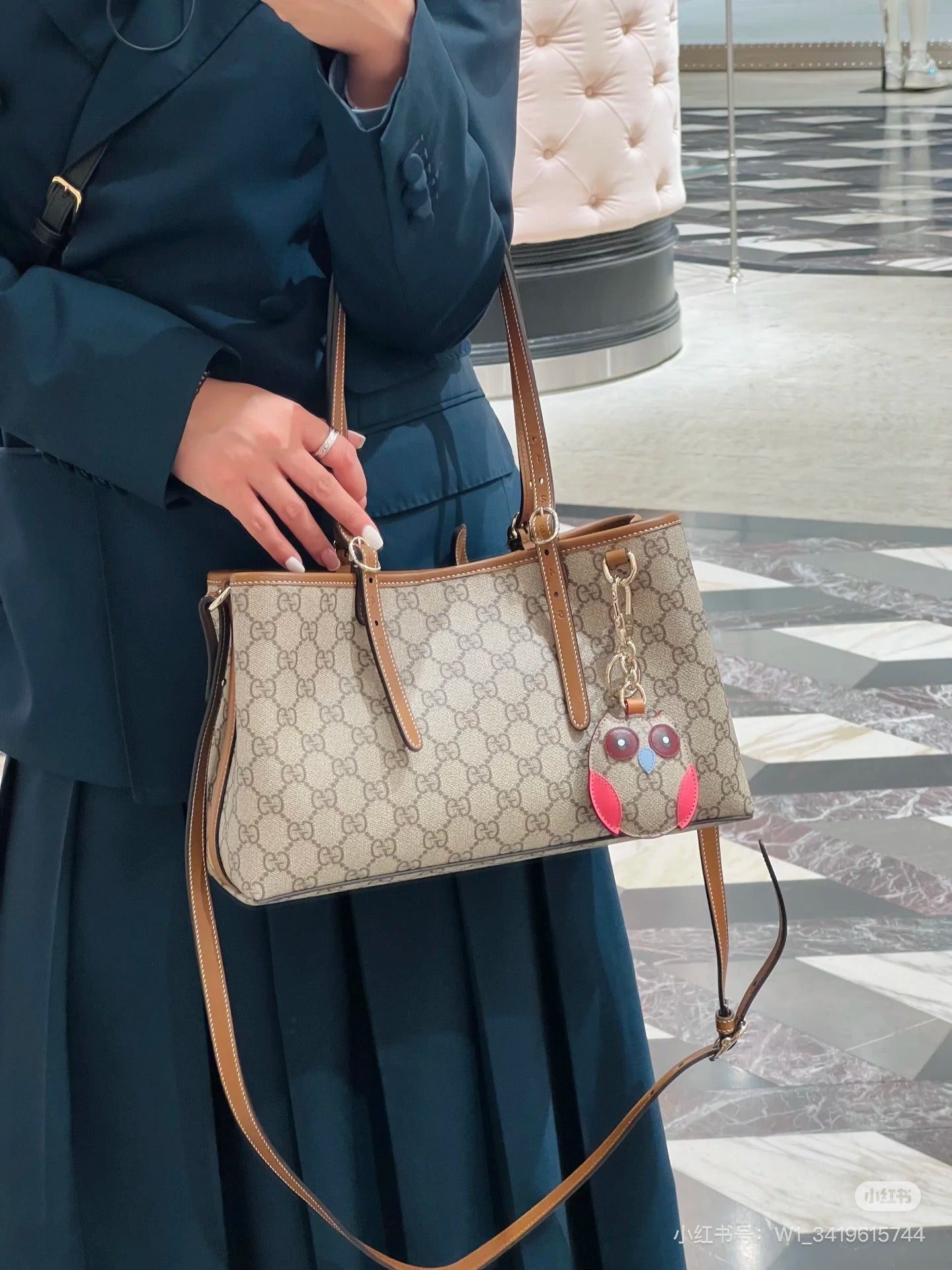 Gucci Daily Commute Hobo Bag - Sophisticated Everyday Accessory