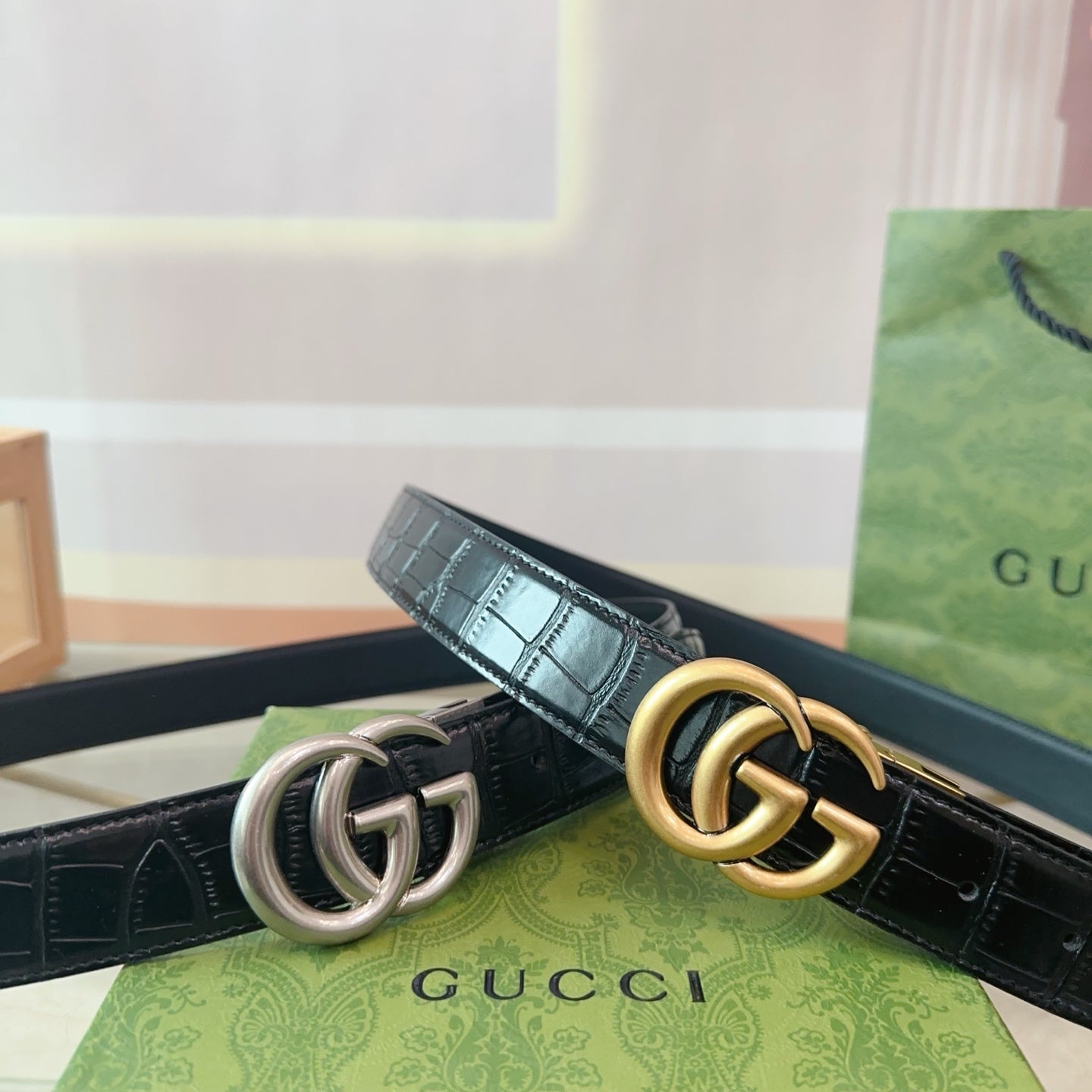 Gucci Retro Double-Sided Cowhide Belt with Steel Buckle