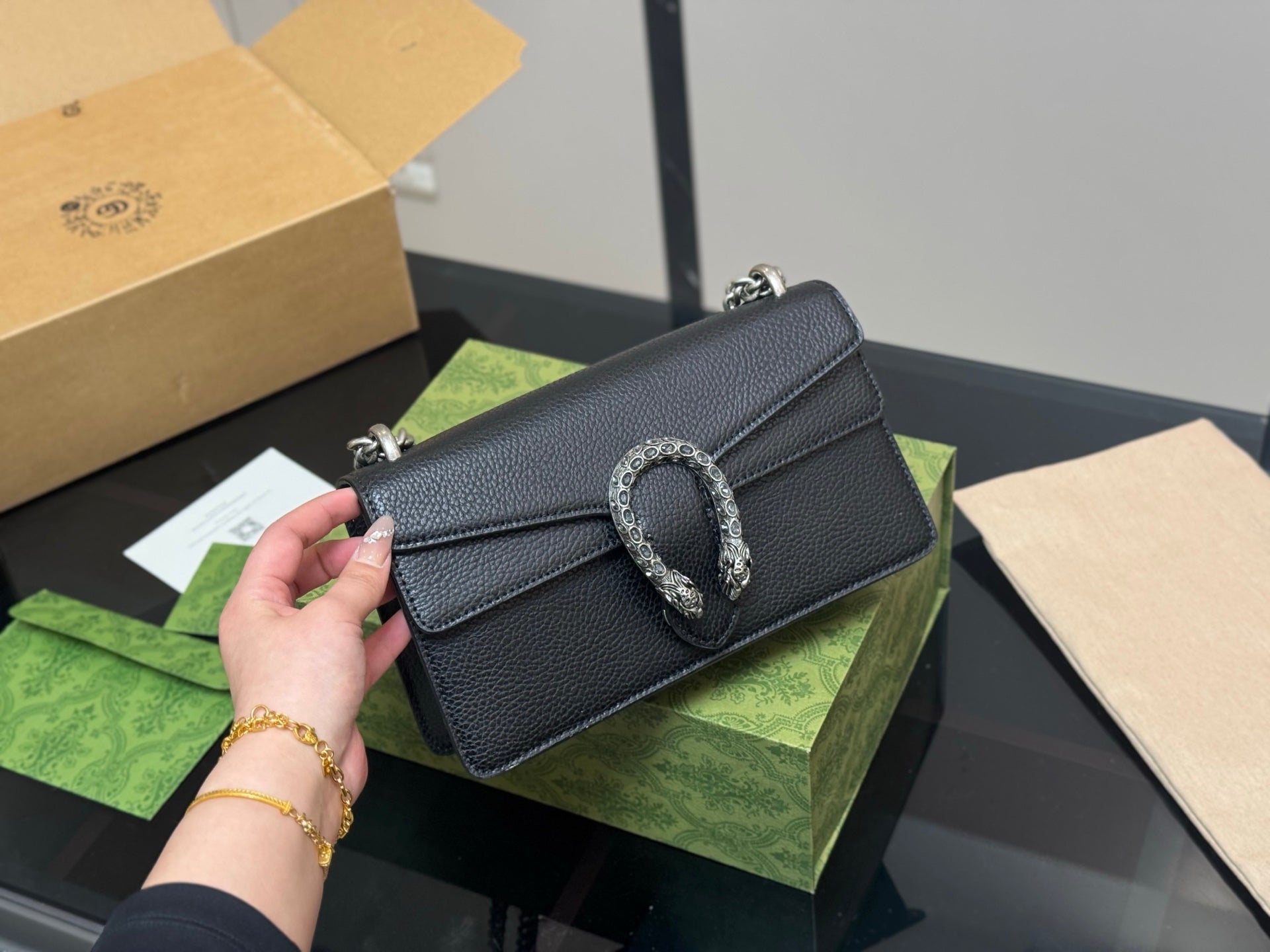 Gucci Dionysus Leather Handbag - Classic Elegance in 25cm