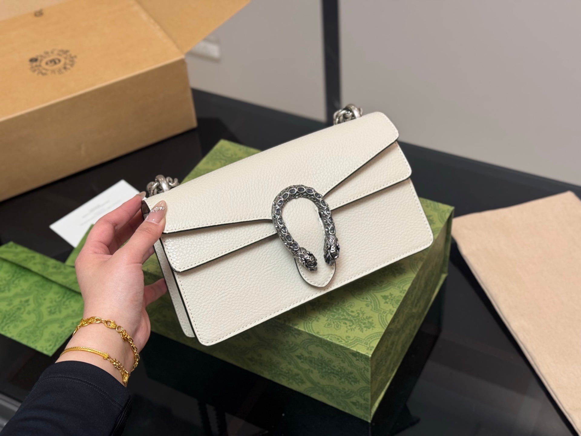 Gucci Dionysus Leather Handbag - Classic Elegance in 25cm