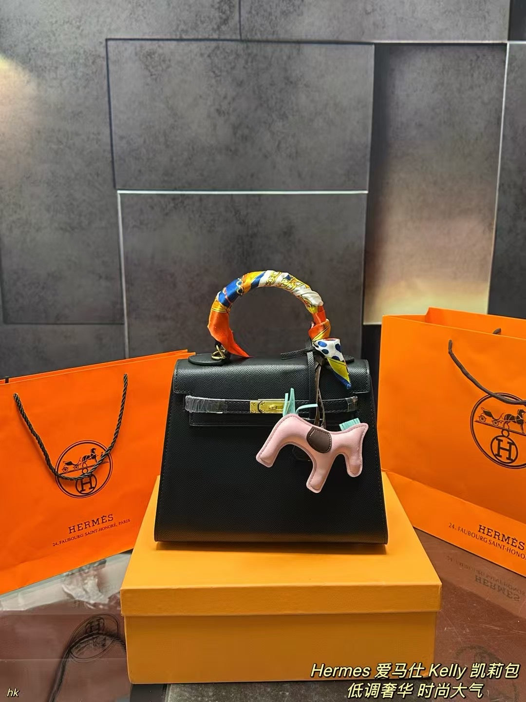 HermÃ¨s Kelly Bag - Classic Chic Handbag