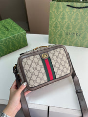 Gucci Crossbody Camera Bag - Versatile & Stylish