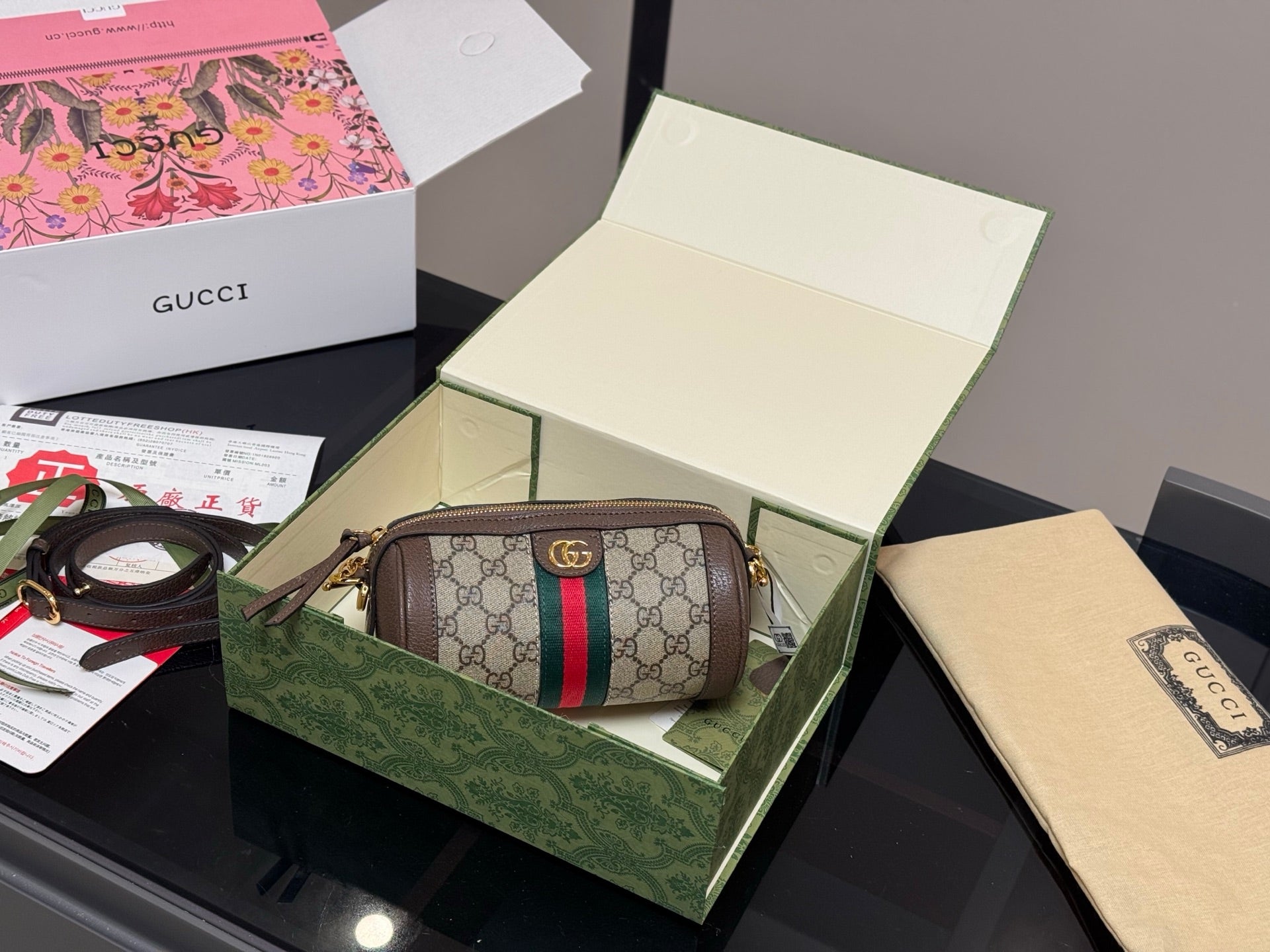 Gucci New Pillow Bag - Stylish & Spacious Travel Companion