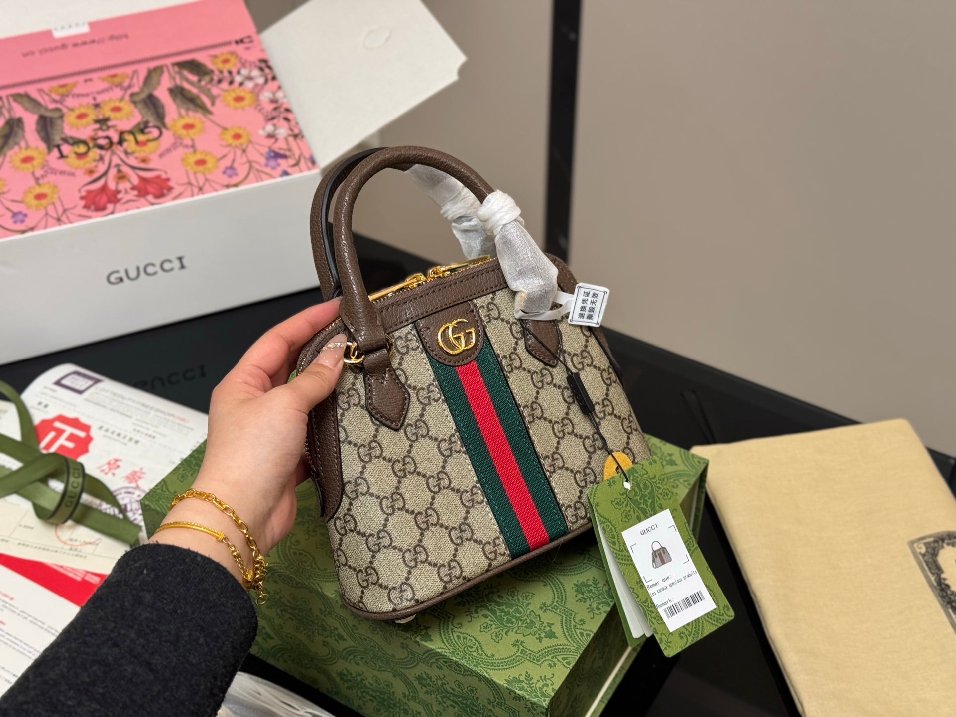 Gucci 1955 Shell Bag - Retro-Inspired Folding Box Design