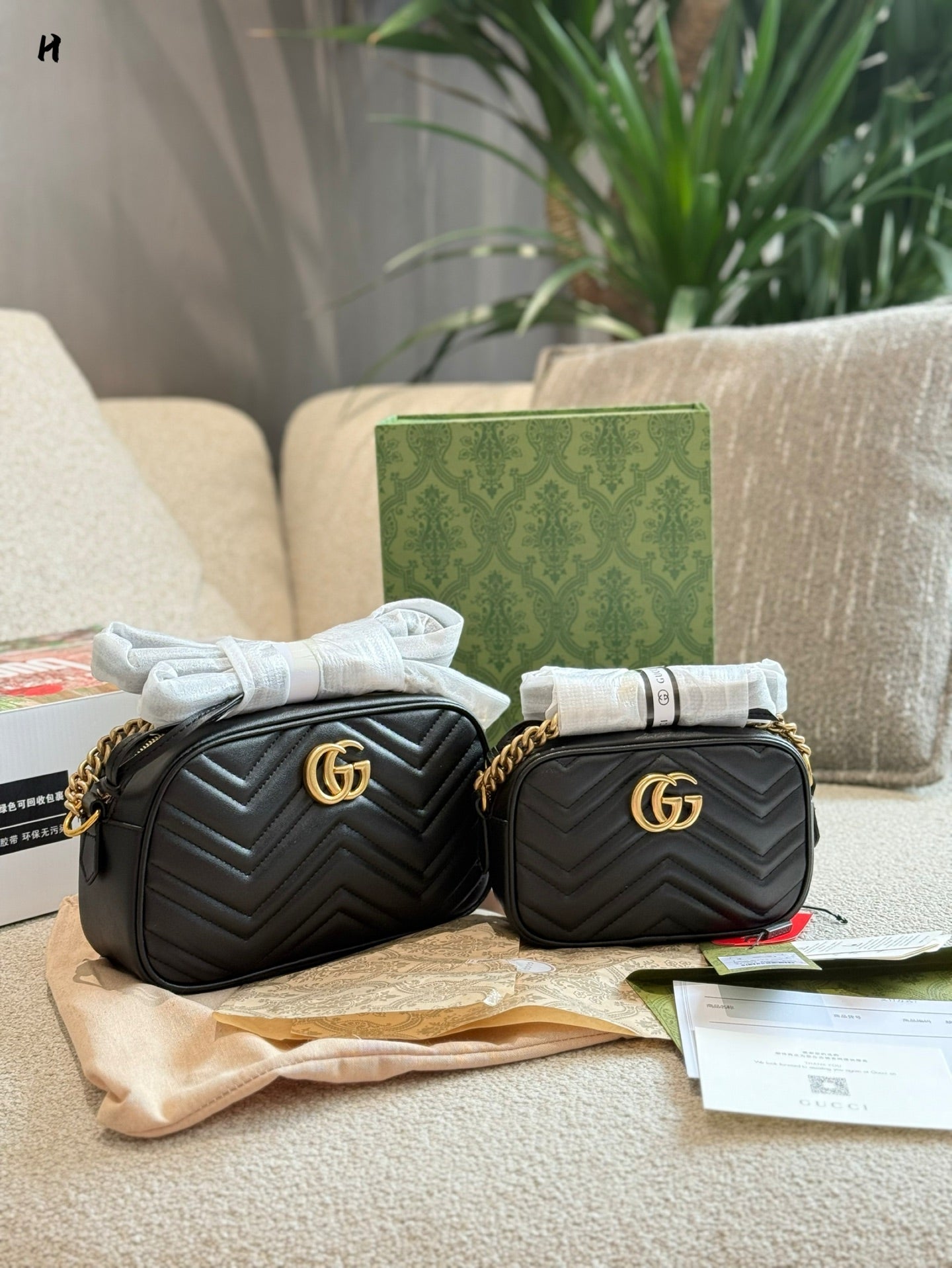 Gucci Marmont Small Black Camera Bag - Luxurious Versatility