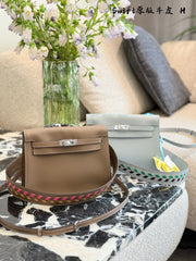 HermÃ¨s Danse 20cm Bag - Versatile Elegance in Elephant Gray