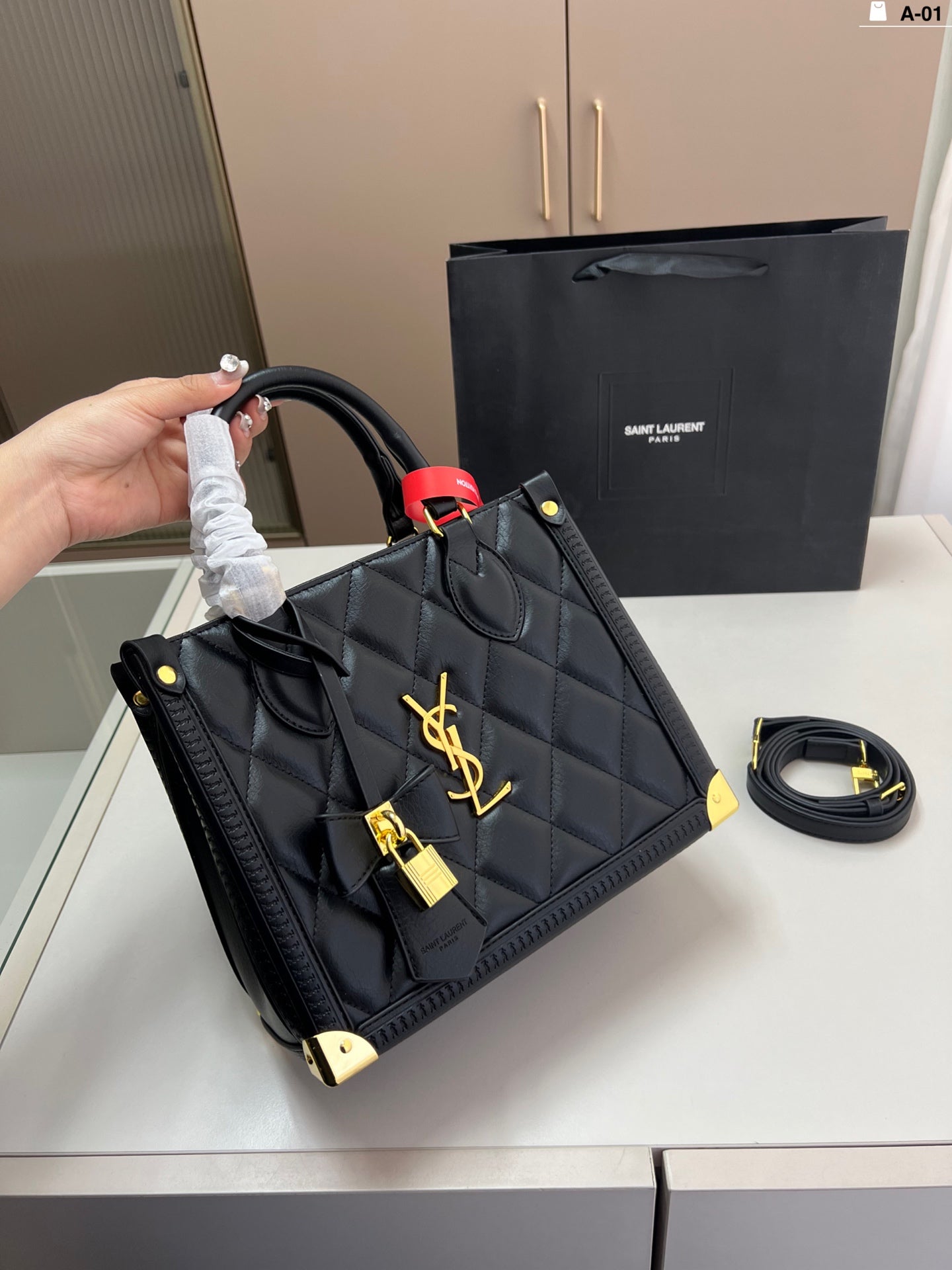 YSL Yves Saint Laurent Signature Tote - Elegant & Stylish