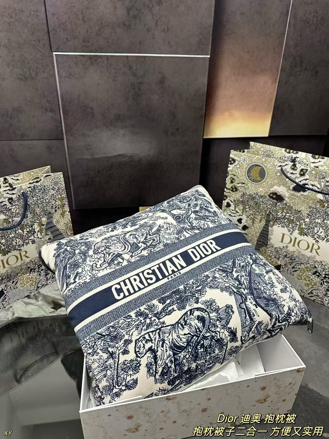 Dior Versatile Pillow Quilt - Cozy Design for Relaxation