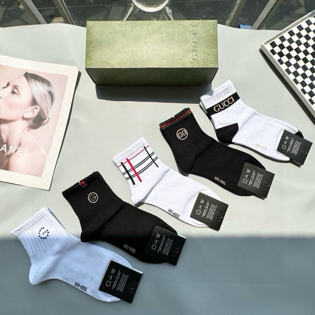 Fashionable Gucci Mid-Calf Socks - 5 Pairs in a Box