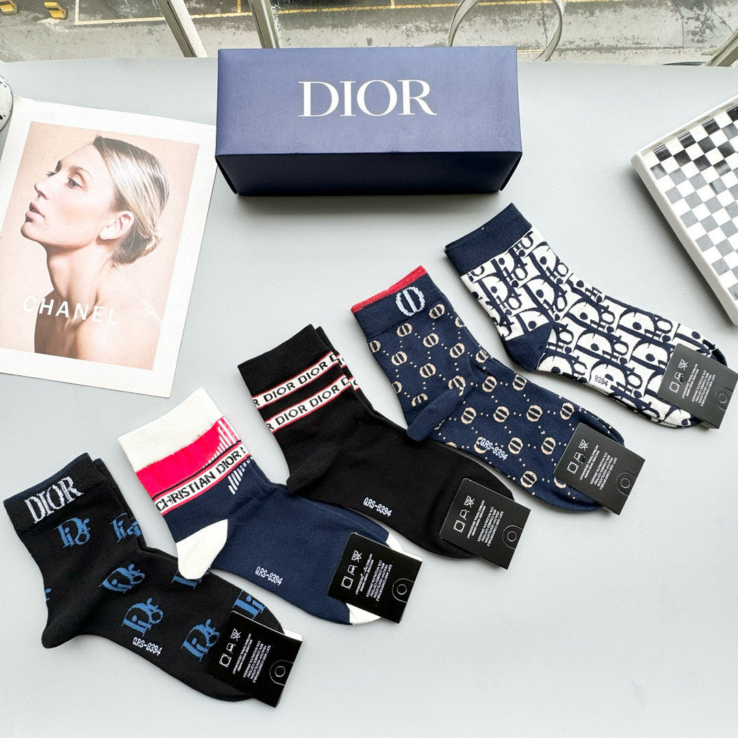 Stylish Dior Mid-Calf Socks - Unisex Fashion Essential