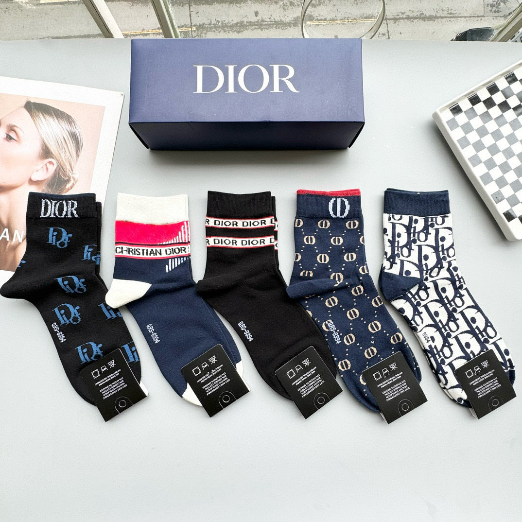Stylish Dior Mid-Calf Socks - Unisex Fashion Essential
