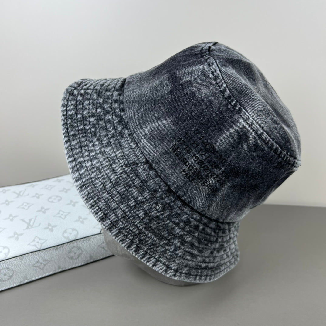 Retro-Inspired High-End Baseball Cap with Dust Bag