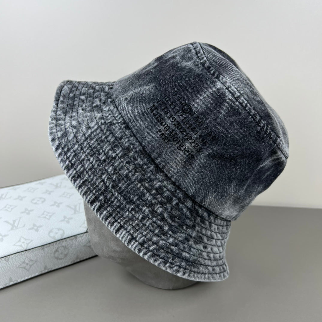 Retro-Inspired High-End Baseball Cap with Dust Bag