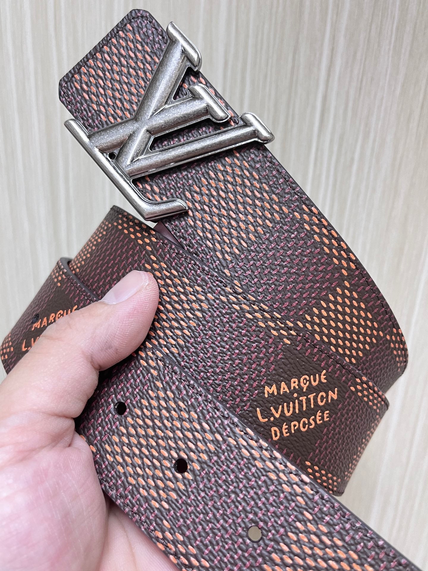 Stylish 4.0mm Reversible Canvas and Calf Embossed Fabric with Retro Buttons