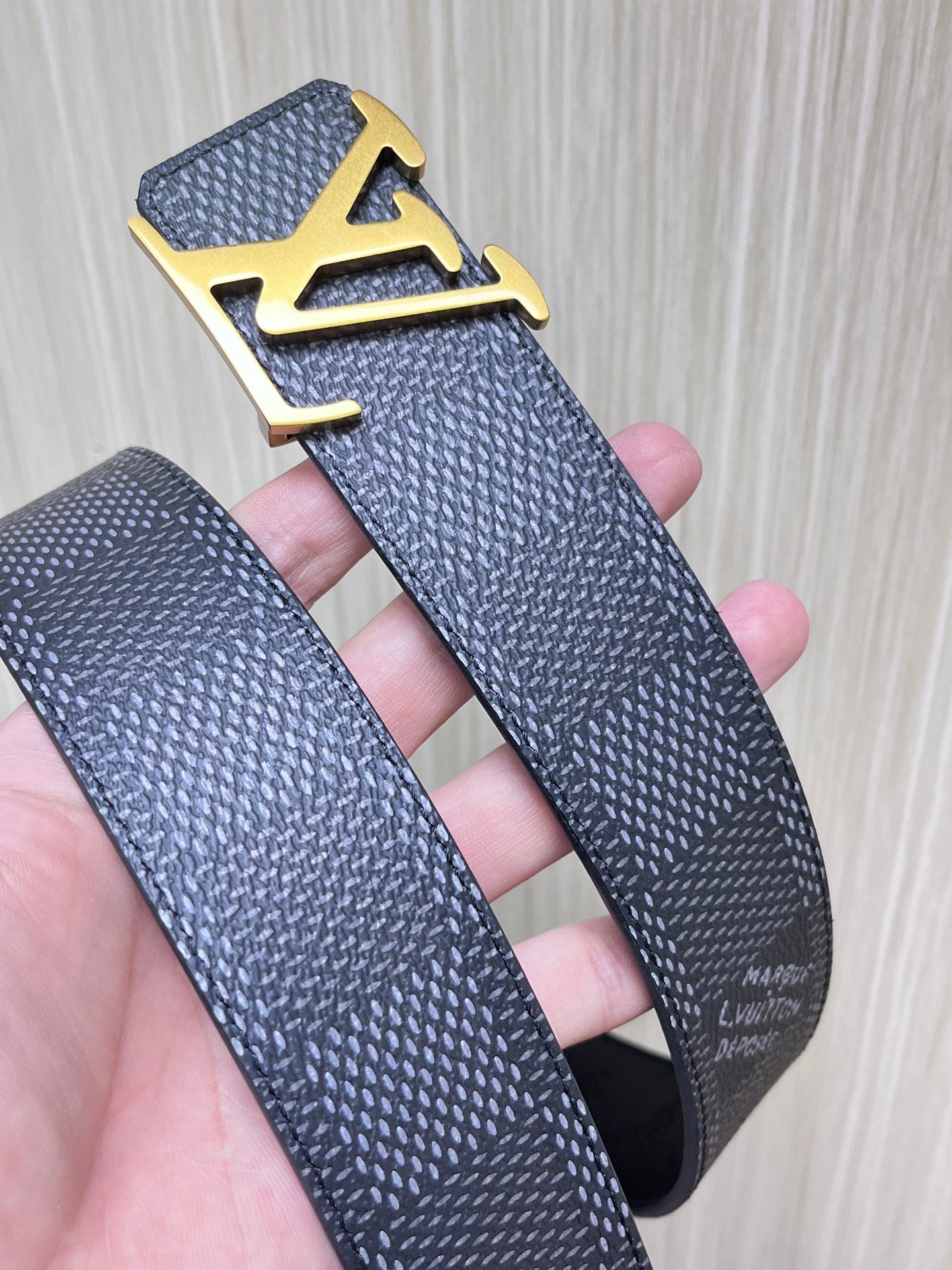 Retro-Inspired 4.0mm Canvas and Calf Embossed Reversible Fabric