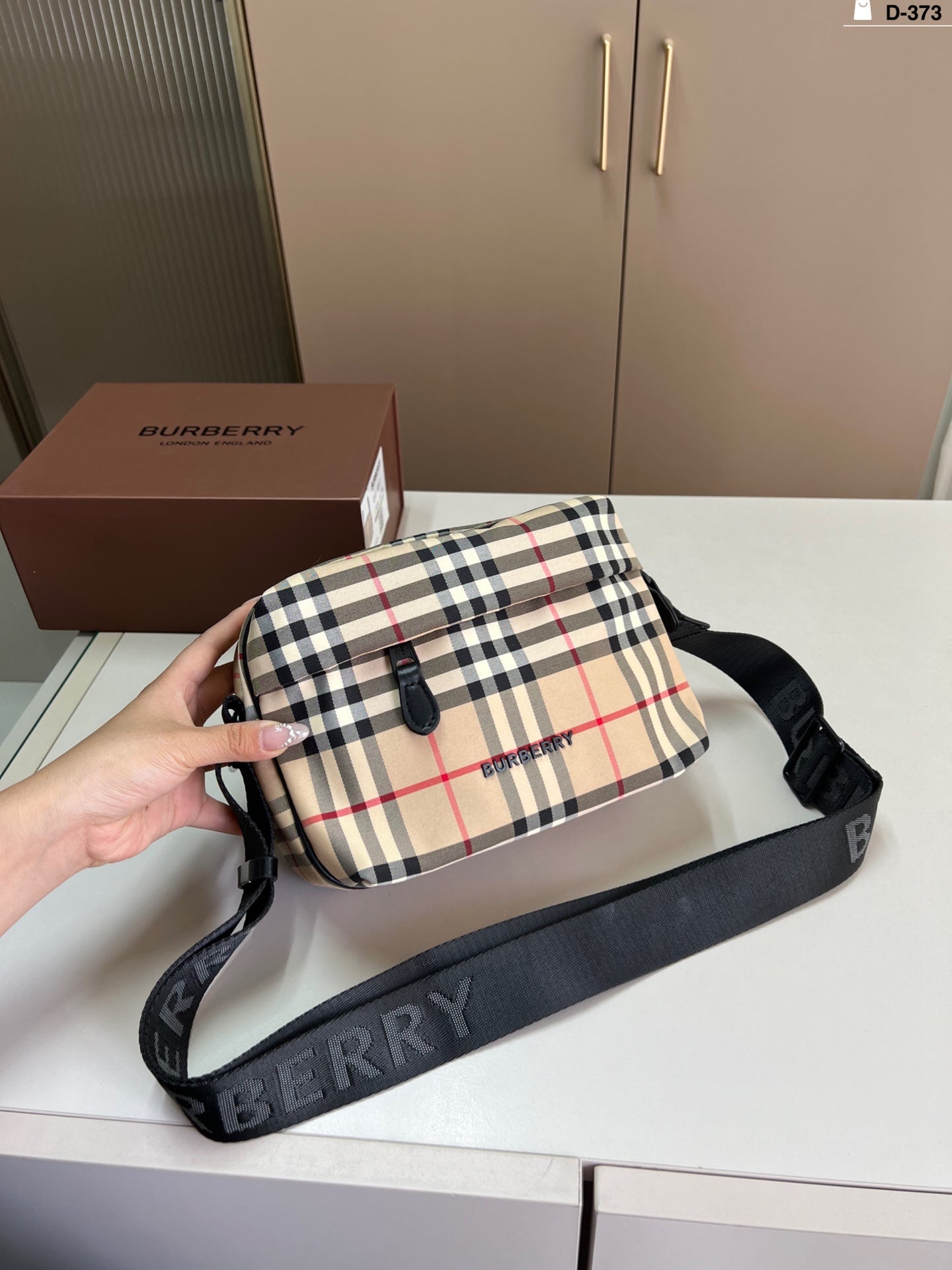 Burberry Unisex Camera Bag - Casual Elegance for Everyday Use