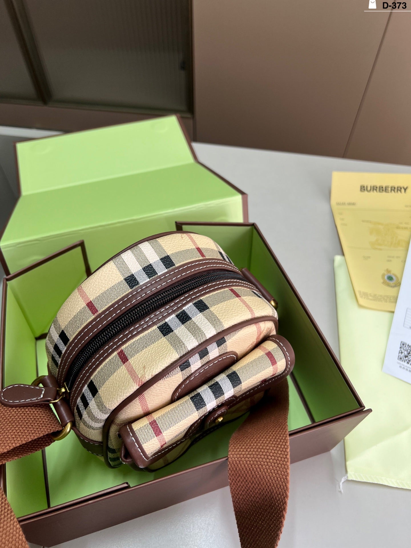 Burberry Small Round Egg - Retro Classic Folding Box