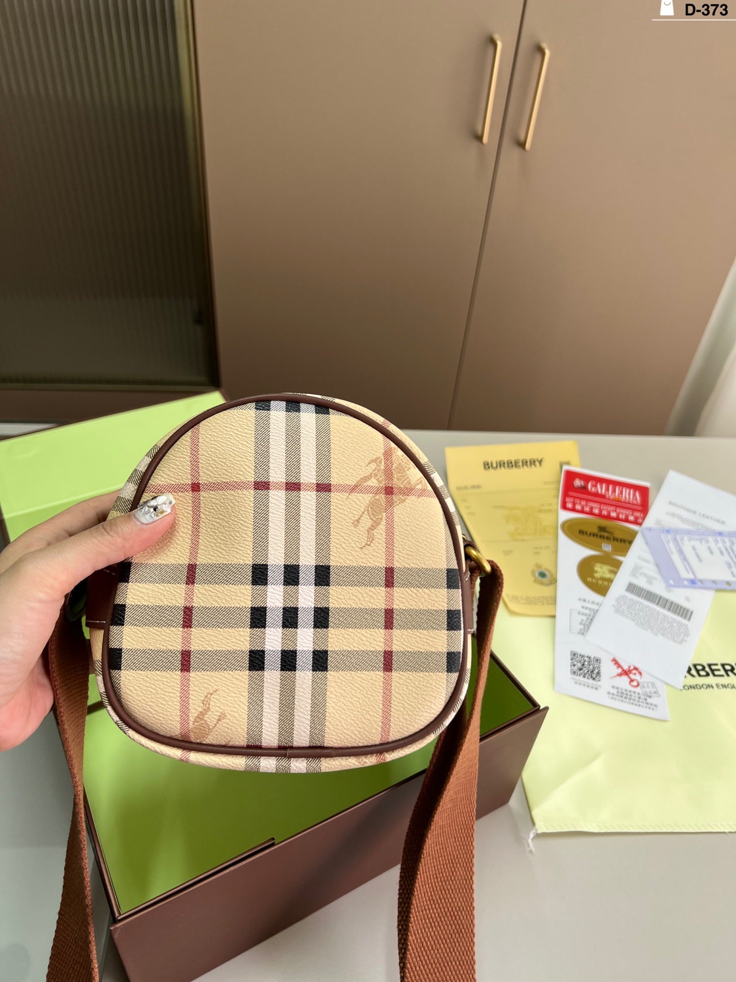 Burberry Small Round Egg - Retro Classic Folding Box