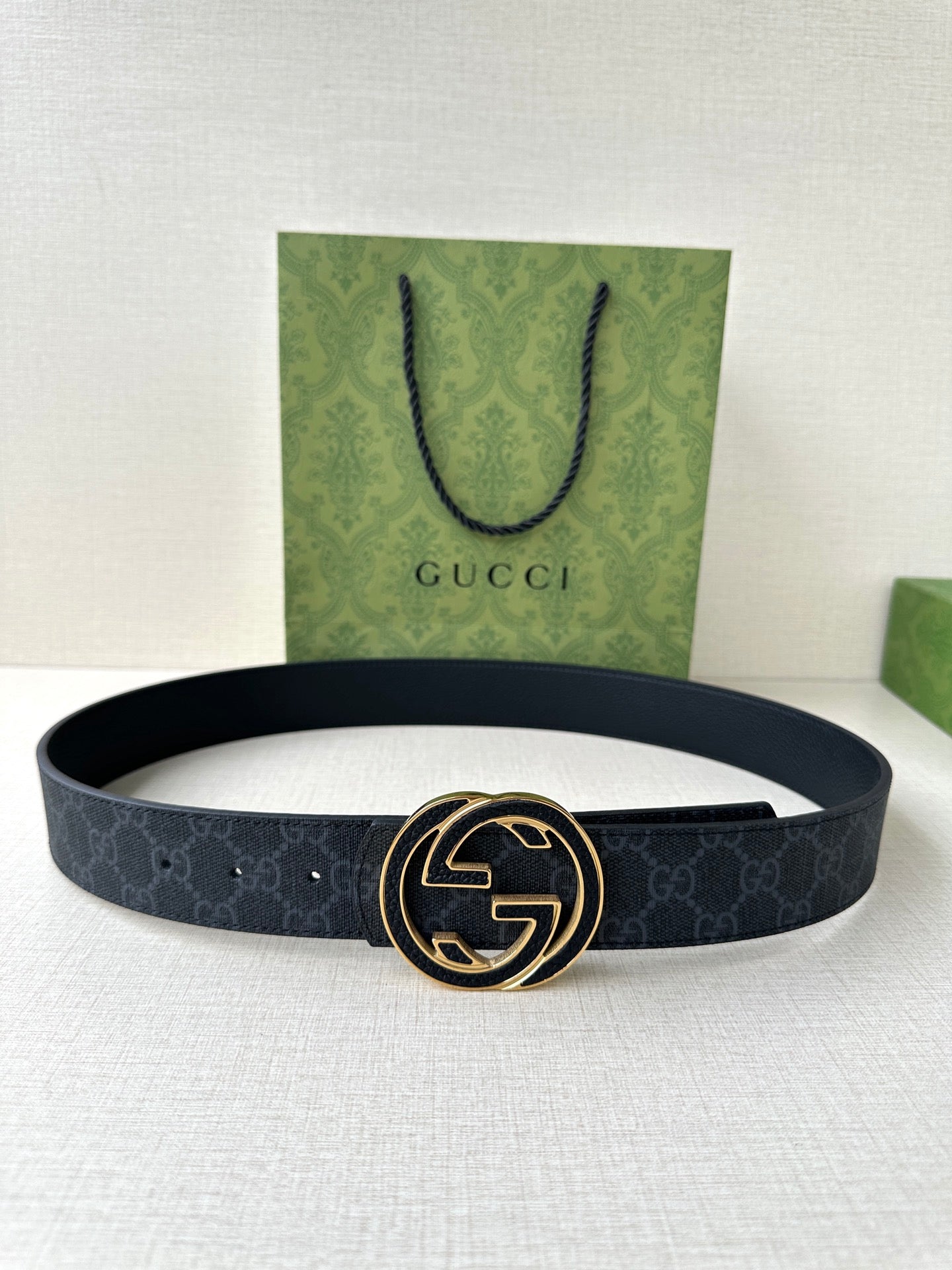 GUCCI Double G Reversible Cow Leather Belt - Early Spring Collection