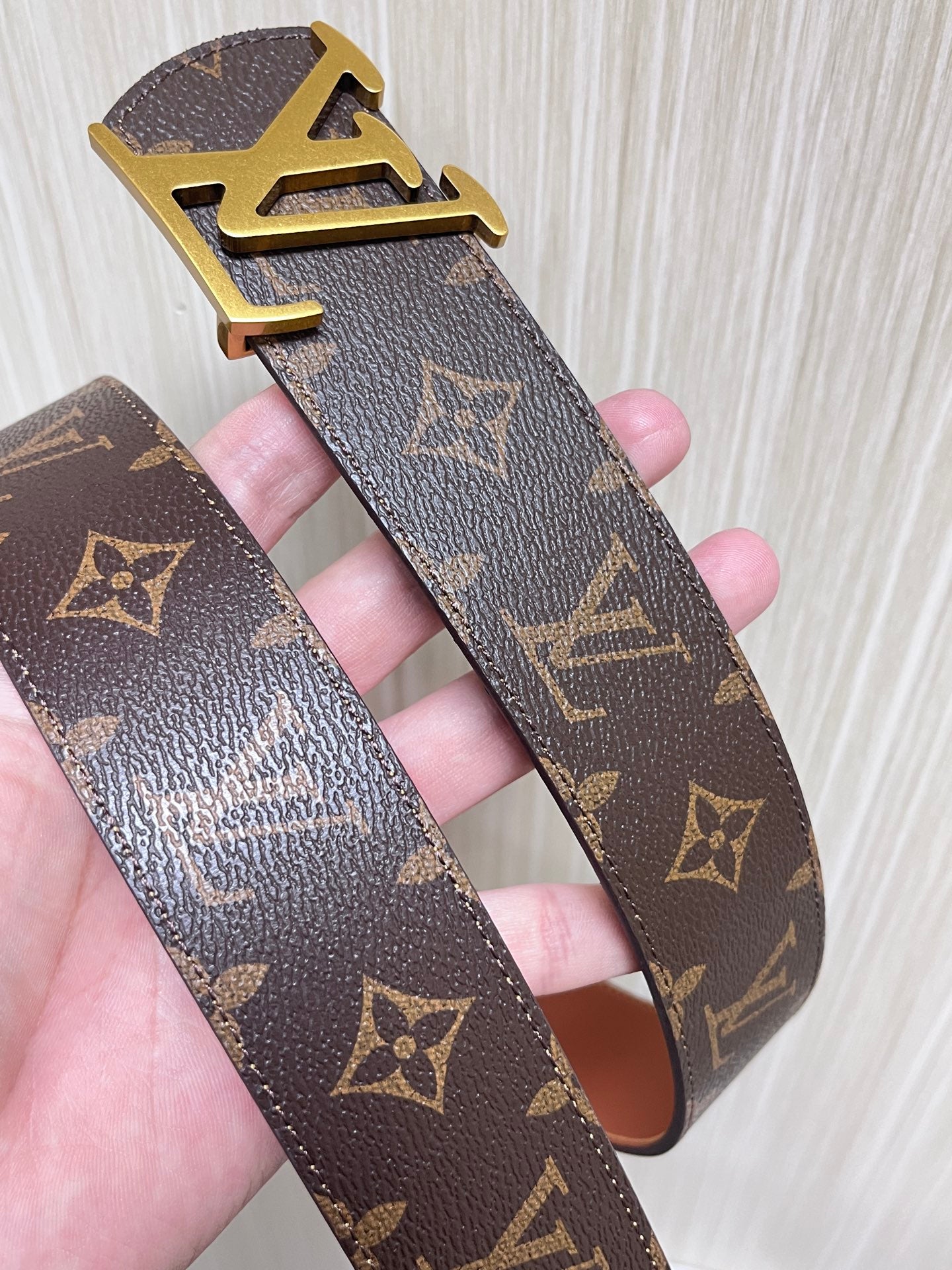 4.0mm Dual-Sided Canvas and Calf Embossed Fabric with Retro Buttons