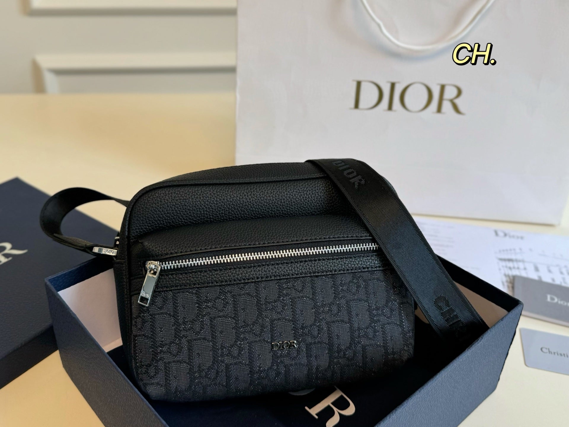 DIOR Rider Messenger Camera Bag - Elegant and Versatile