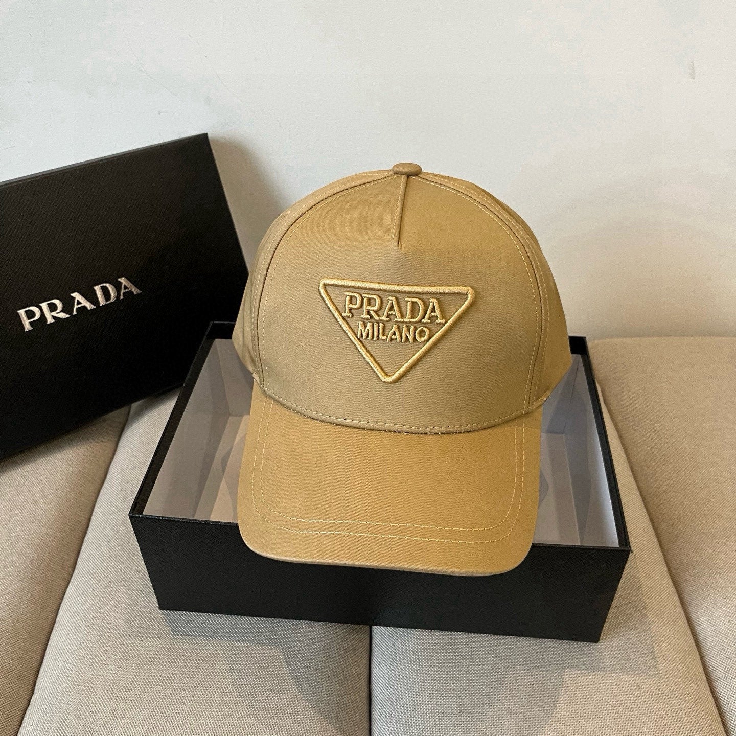 PRADA Classic Baseball Cap - High-End Fashion Statement