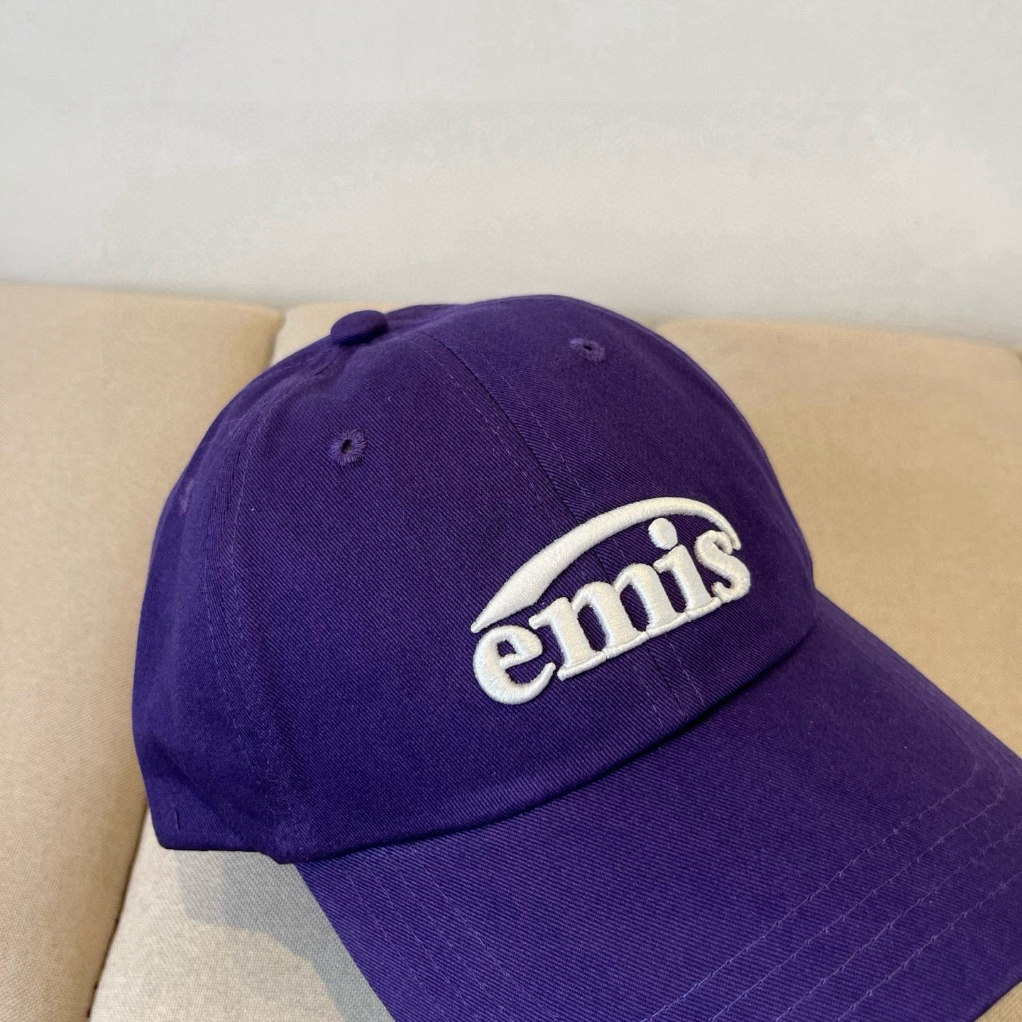 Unisex Emis Baseball Cap - Stylish & Versatile for All Face Shapes