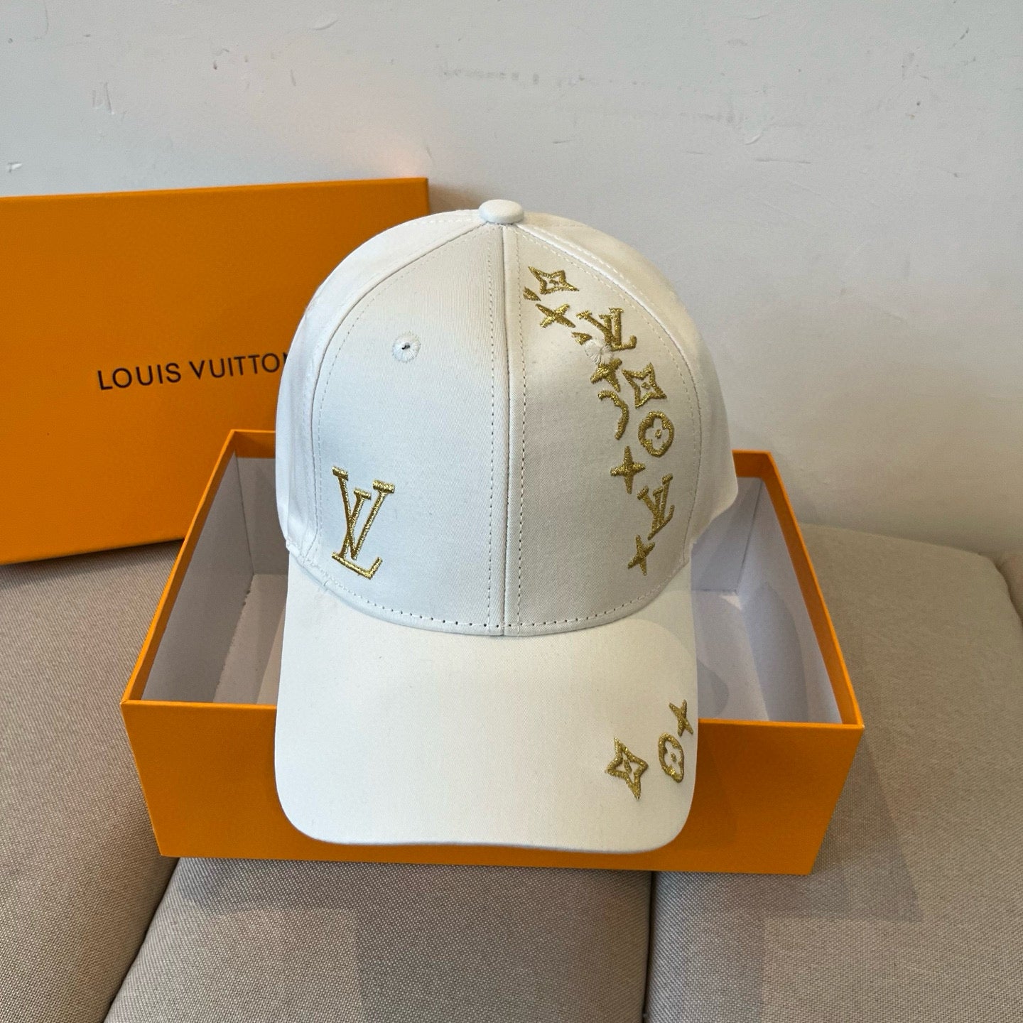 Louis Vuitton Unisex Baseball Cap - Stylish High-End Accessory