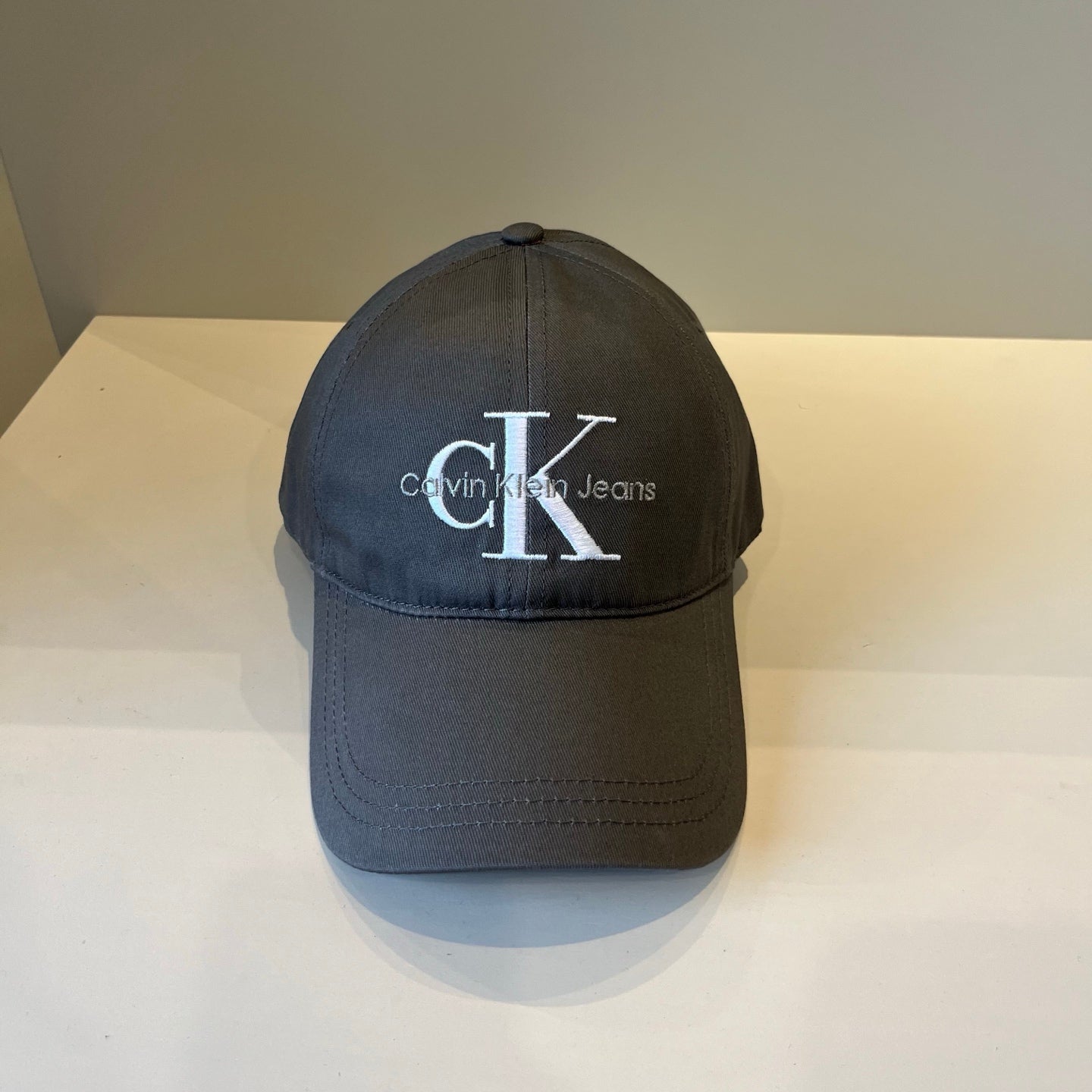 Calvin Klein CK Logo Baseball Cap - High-Quality Fashion Accessory