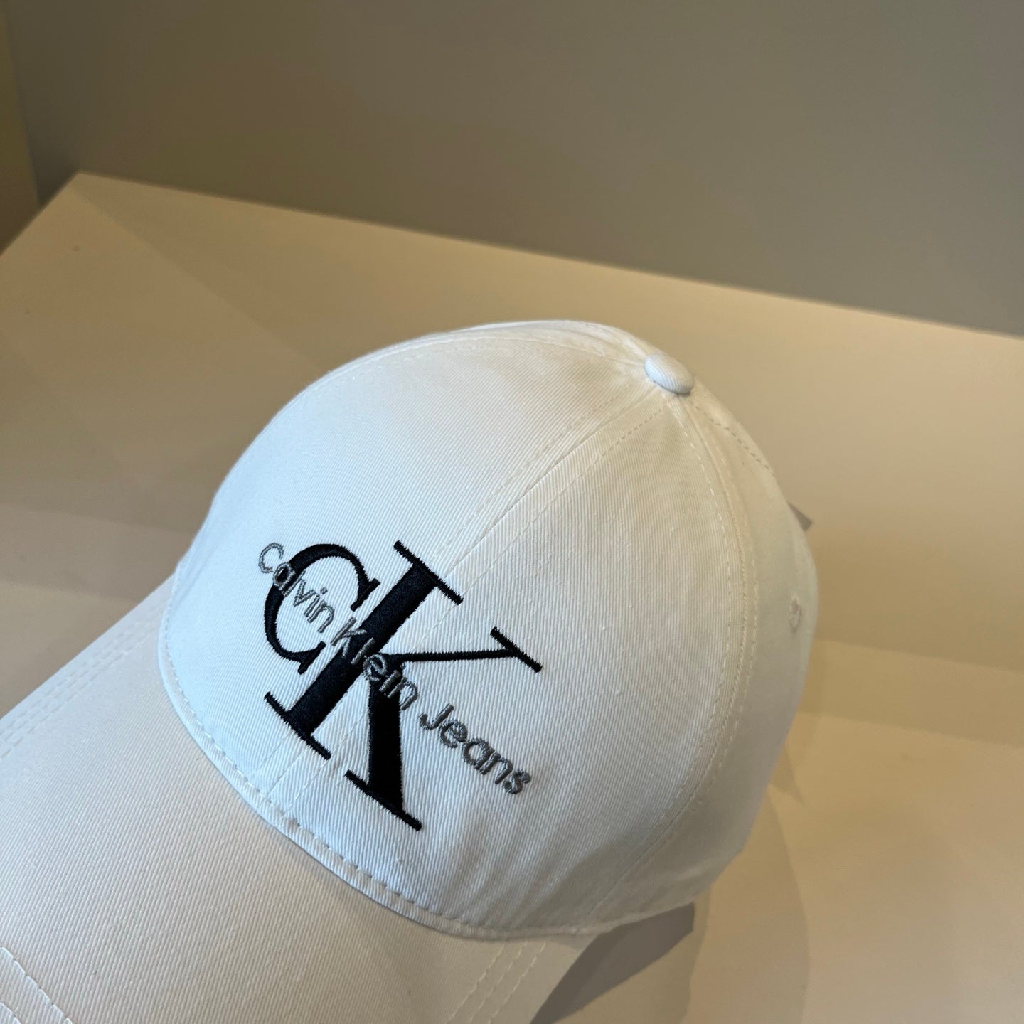 Calvin Klein CK Logo Baseball Cap - High-End Fashion Accessory