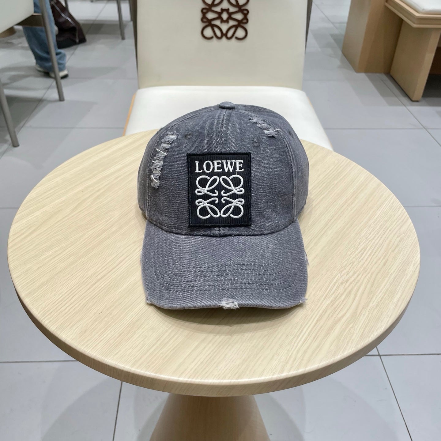 Loewei Embroidered Baseball Cap - Stylish & Versatile
