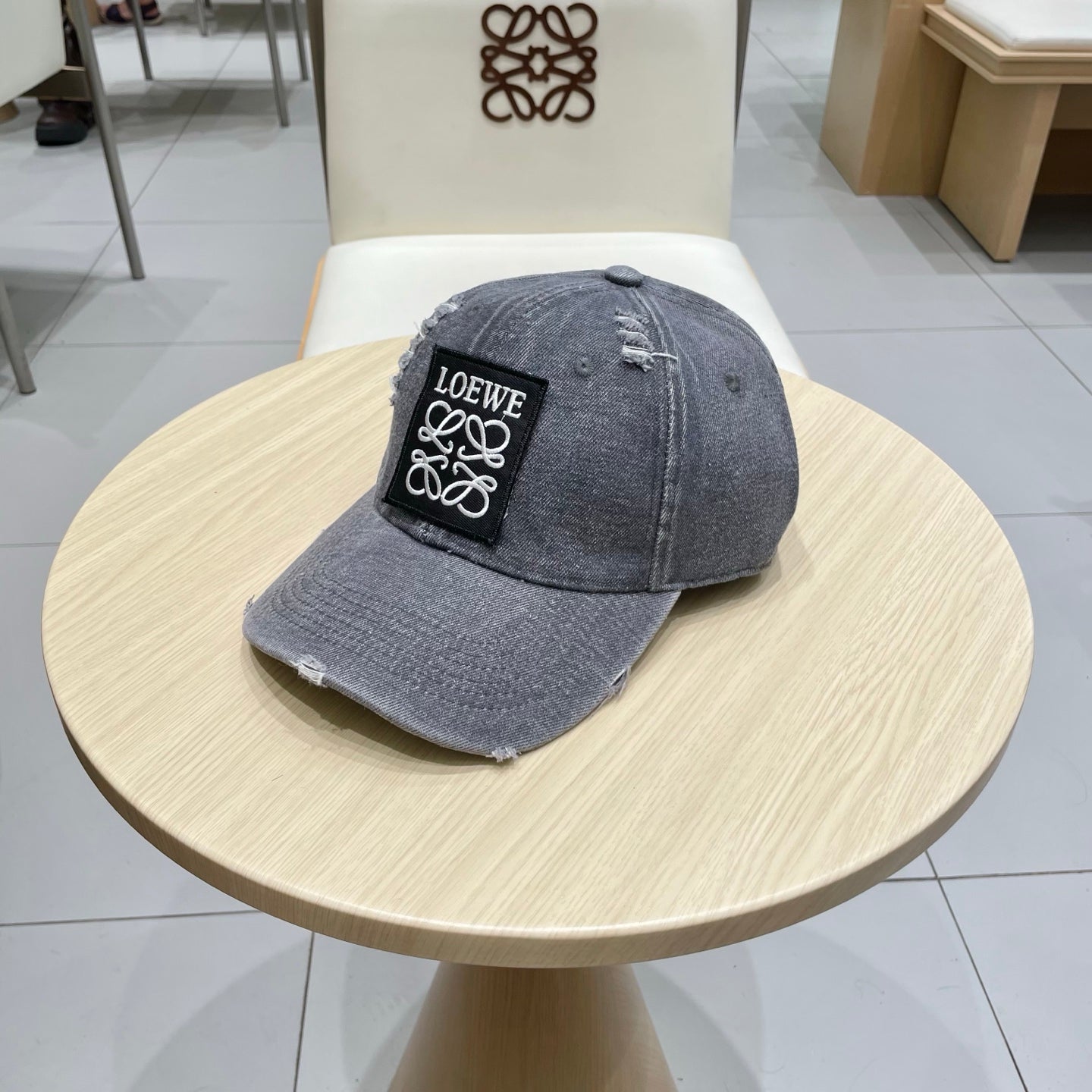 Loewei Embroidered Baseball Cap - Stylish & Versatile